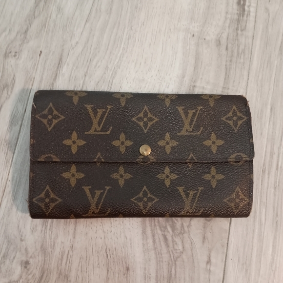Louis Vuitton Monogram Sarah Long Wallet - Picture 1 of 15